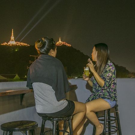 Chedi View Hostel Phetcsaburi Kültér fotó